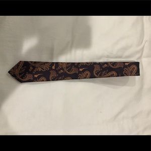Men’s silk tie, burgundy and gold paisley,subtle.